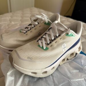 Women's ON Cream Honeydew Cloudspark